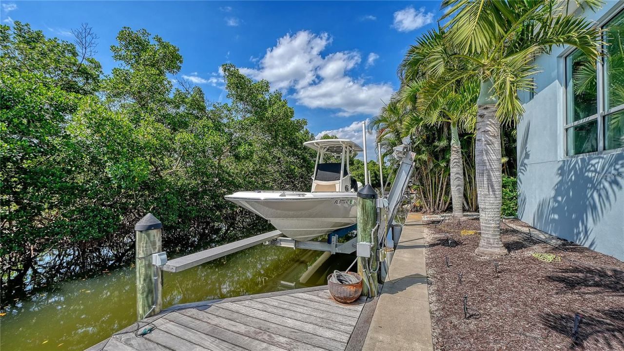 705 Jungle Queen Way, Longboat Key, FL 34228 Photo