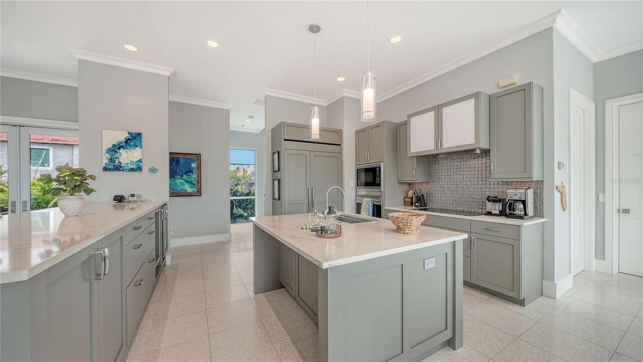 705 Jungle Queen Way, Longboat Key, FL 34228 Photo