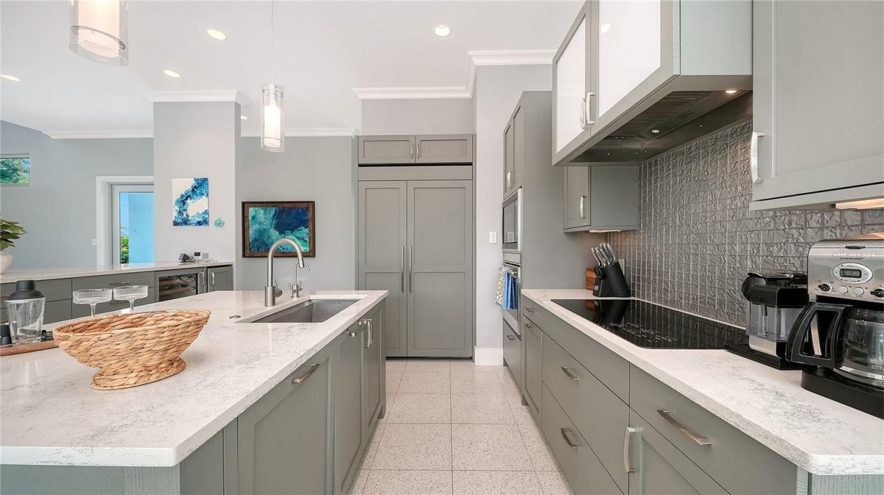 705 Jungle Queen Way, Longboat Key, FL 34228 Photo