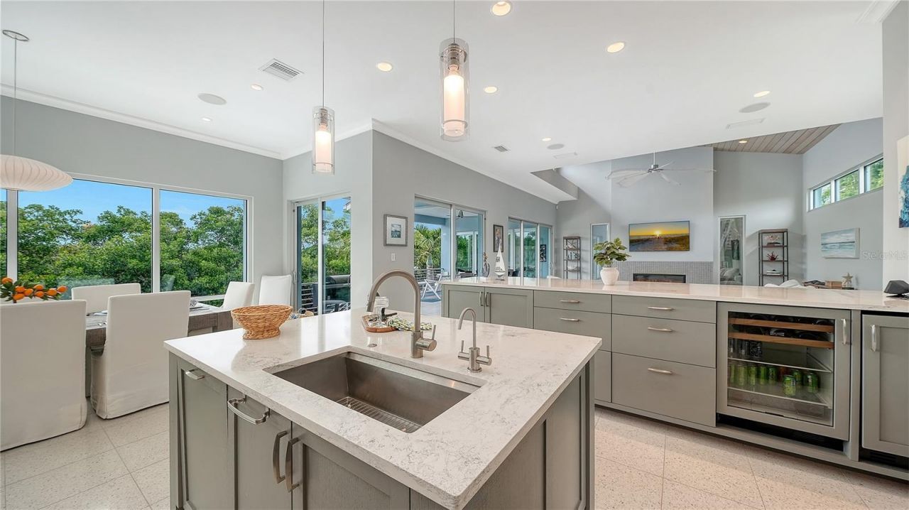 705 Jungle Queen Way, Longboat Key, FL 34228 Photo