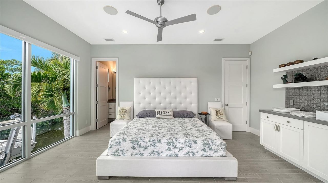 705 Jungle Queen Way, Longboat Key, FL 34228 Photo