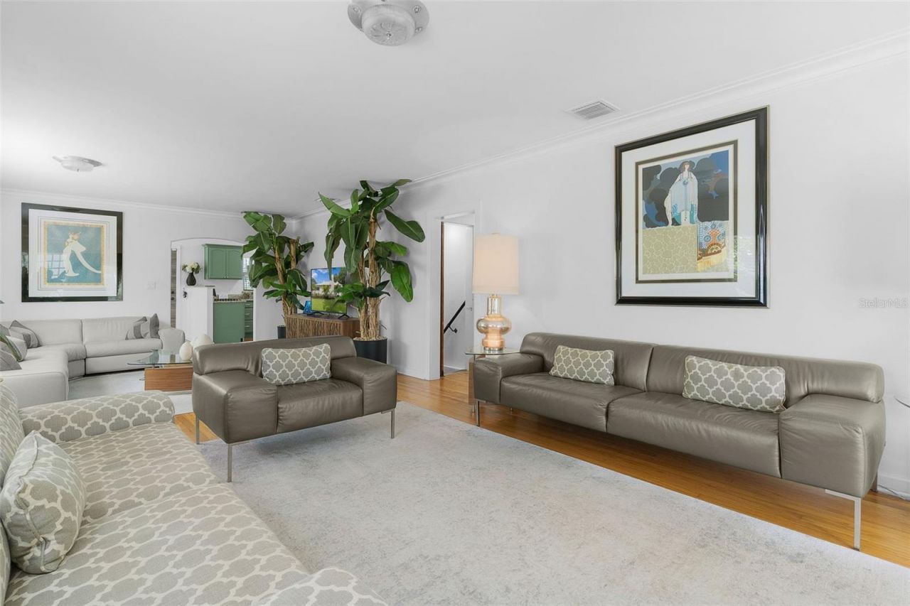 306 N Clayton Street, Mount Dora, FL 32757 Photo