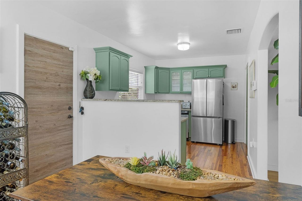 306 N Clayton Street, Mount Dora, FL 32757 Photo