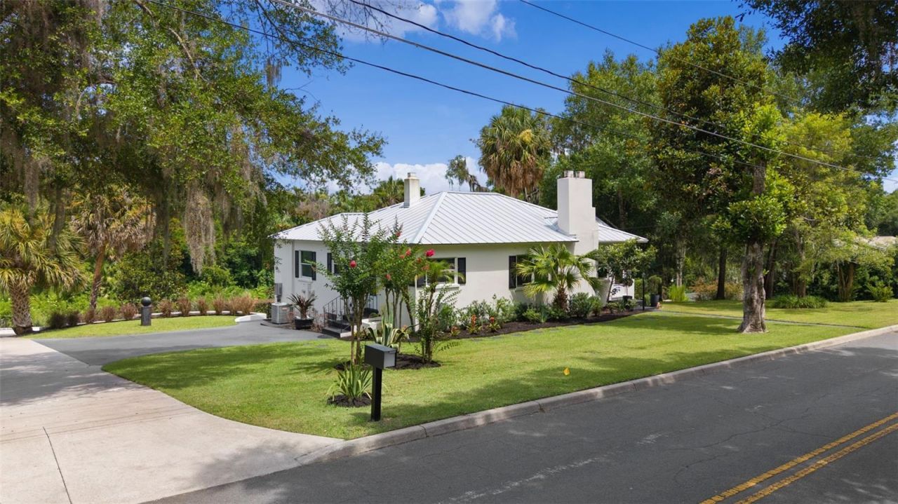 306 N Clayton Street, Mount Dora, FL 32757