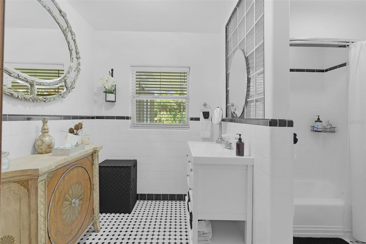 306 N Clayton Street, Mount Dora, FL 32757 Photo