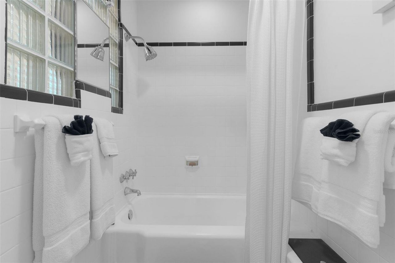 306 N Clayton Street, Mount Dora, FL 32757 Photo