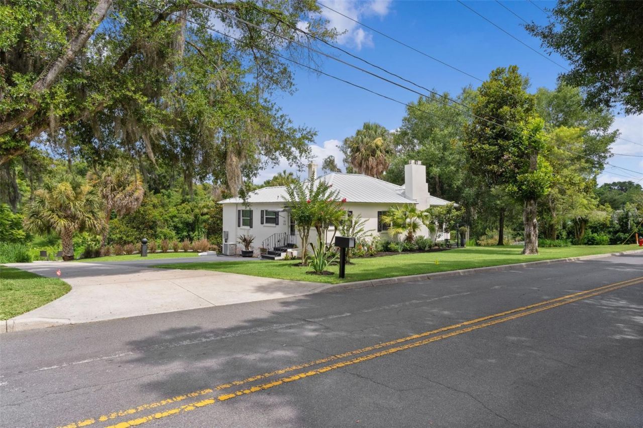 306 N Clayton Street, Mount Dora, FL 32757 Photo
