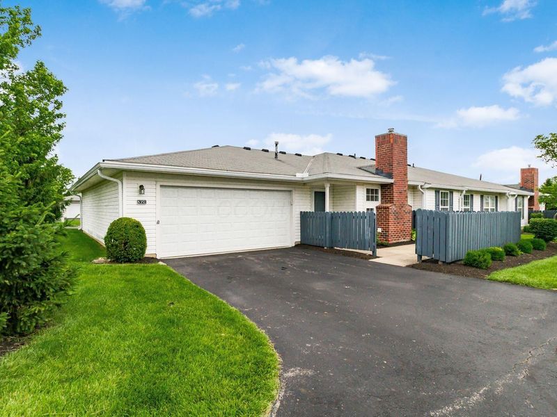 8351 Greyhawk Circle , Columbus, OH 43240 Photo 2