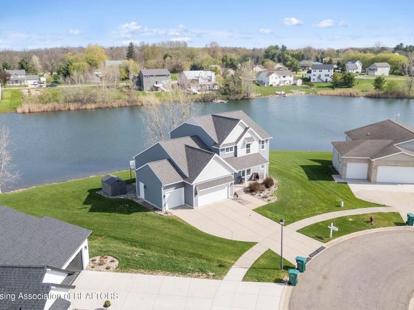612 Launch Point Drive, Perry, MI 48872