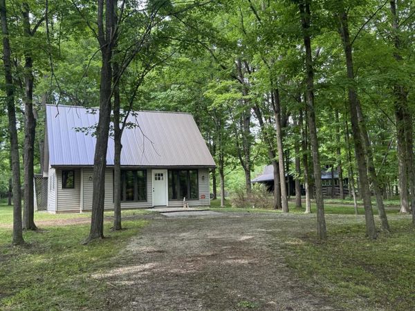 5570 W Stoll Road, Lansing, MI 48906