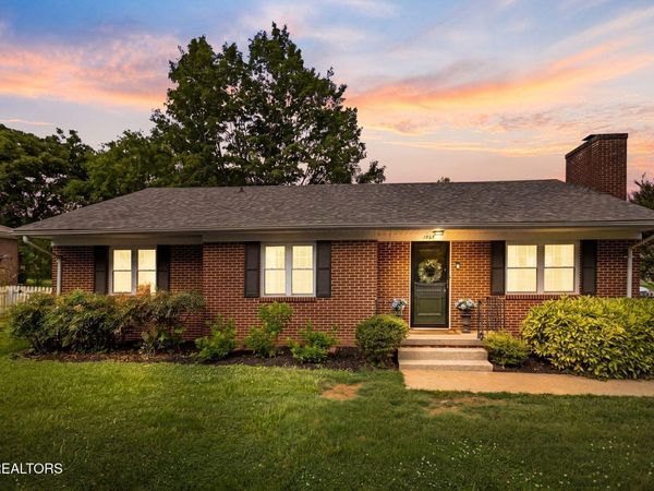1305 S Court St, Maryville, TN 37803
