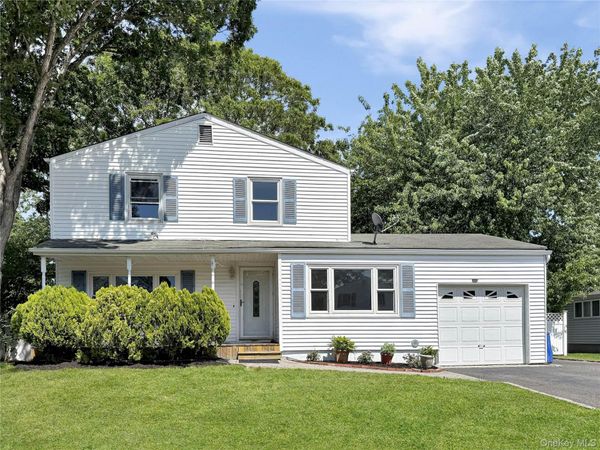 17 Belair Road , Selden, NY 11784