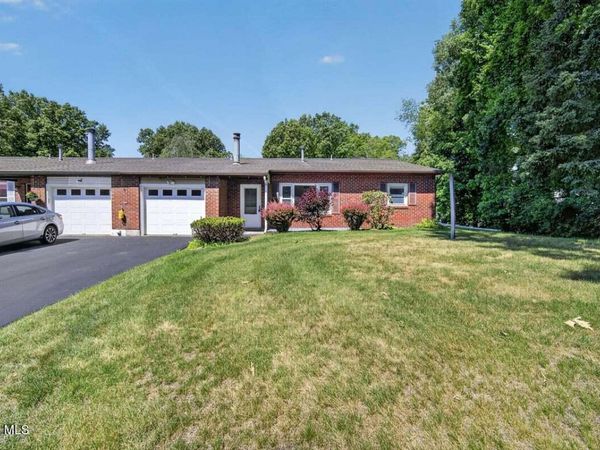 2B Deer Creek, Clifton Park, NY 12065