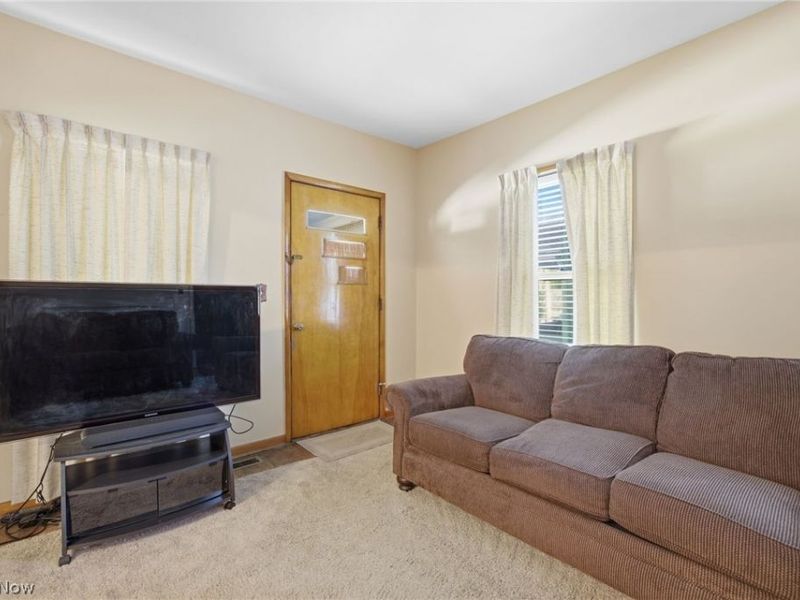 911 Inman Street, Akron, OH 44306 Photo 6