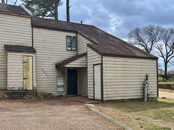 3431 CLUB BRIDGE DR, Unit 8, Memphis, TN 38118