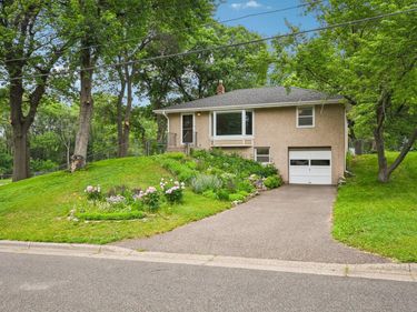 2154 William Street, Roseville, MN 55113