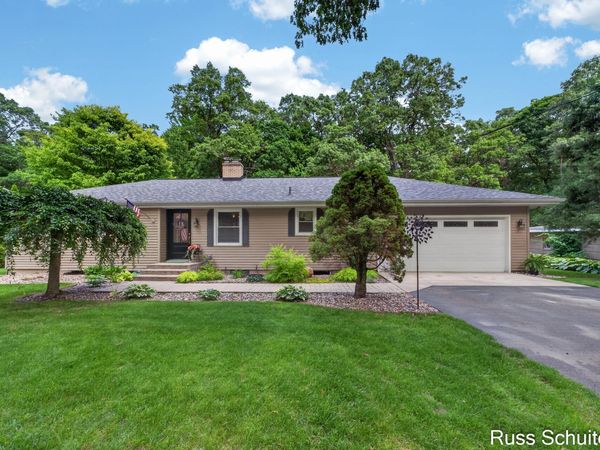 18270 N Fruitport Road, Spring Lake, MI 49456