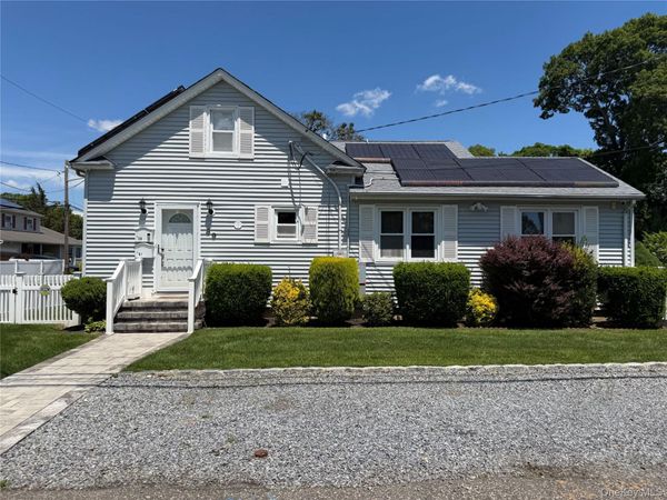 59 Lincoln Avenue , Islip Terrace, NY 11752