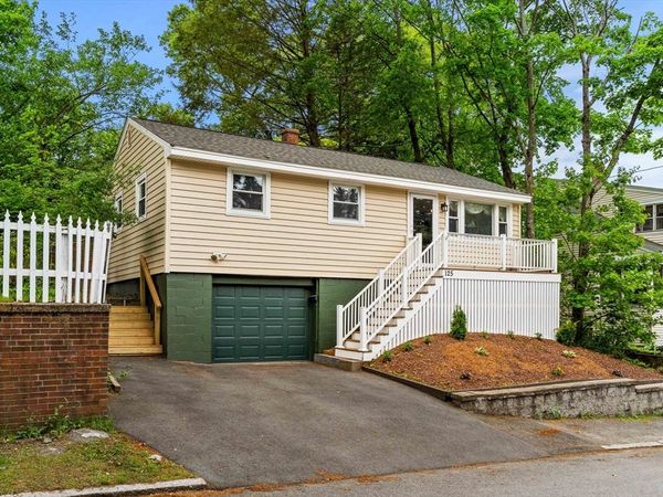 125 Hoyt Ave, Lowell, MA 01852