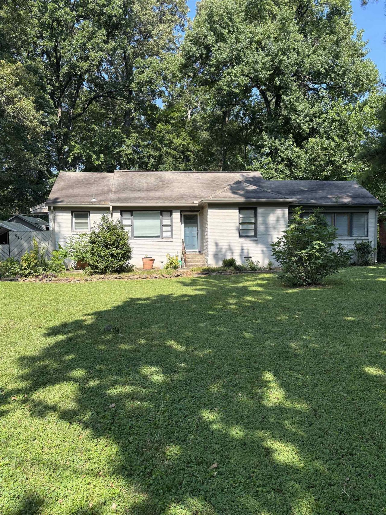823 DILLWORTH ST Memphis, TN 38122