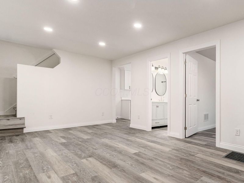 2247 Safford Avenue , Columbus, OH 43223 Photo 6