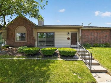 446 Water Tower Circle , Brighton, MI 48116