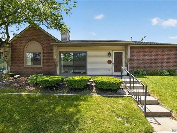 446 Water Tower Circle , Brighton, MI 48116
