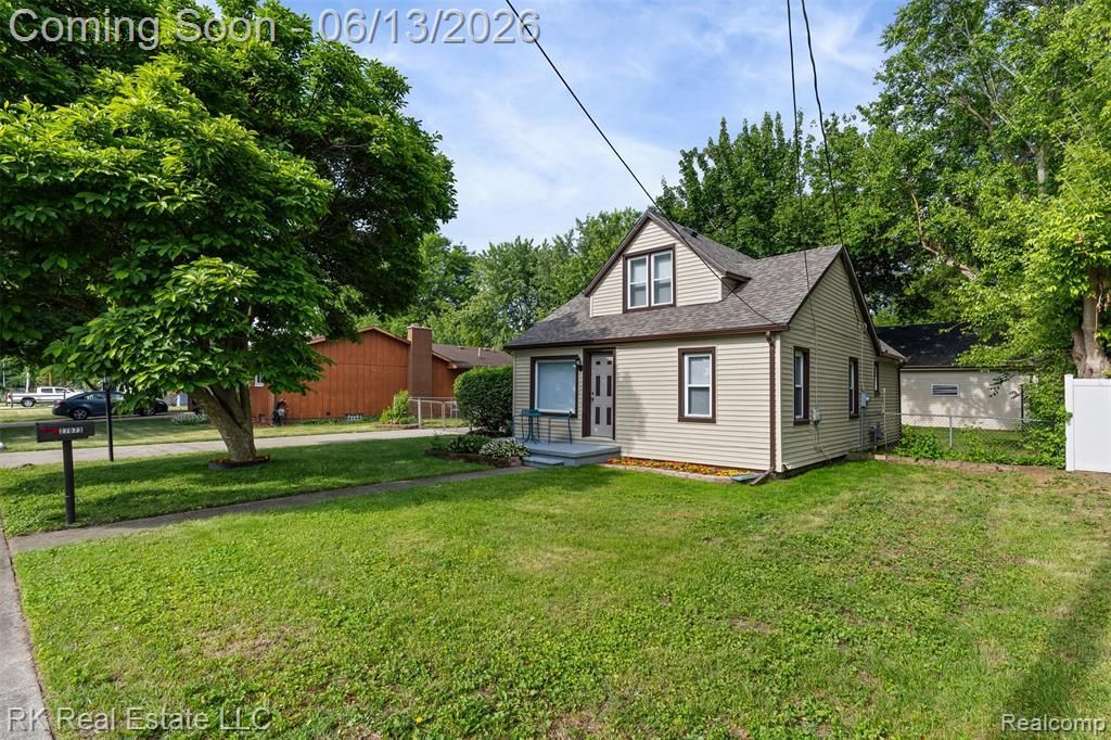 27073 Gilbert Drive, Warren, MI 48093 Main Photo