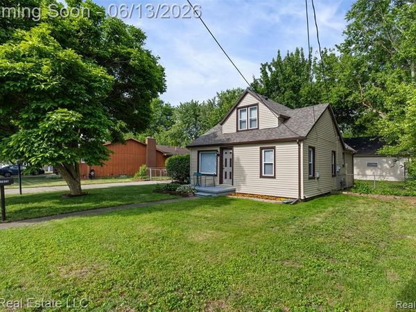 27073 Gilbert Drive, Warren, MI 48093