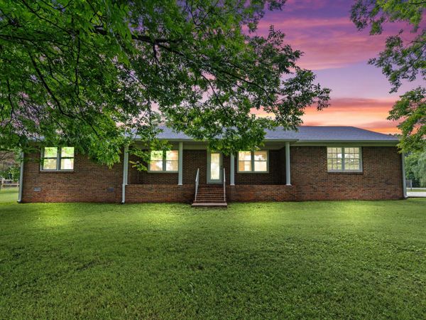 16 Patrick Rd S, Fayetteville, TN 37334