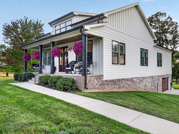 3323 Dobbins Pike , Portland, TN 37148
