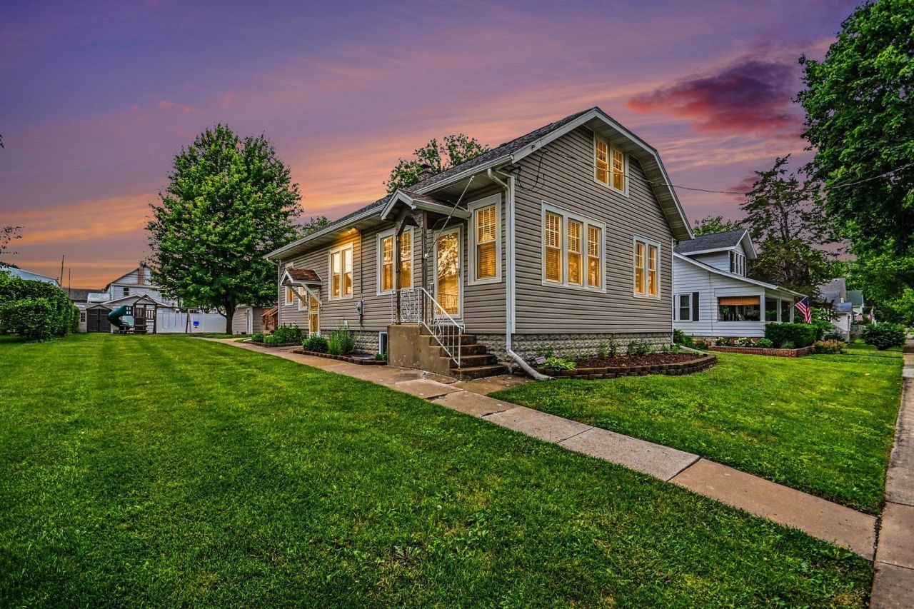 622 Woodward Street, Beecher, IL 60401