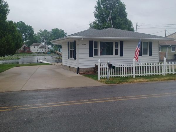 2795 Round Lake , Manitou Beach, MI 49253