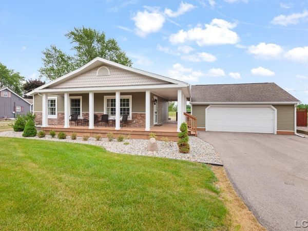 2831 Carson , Adrian, MI 49221