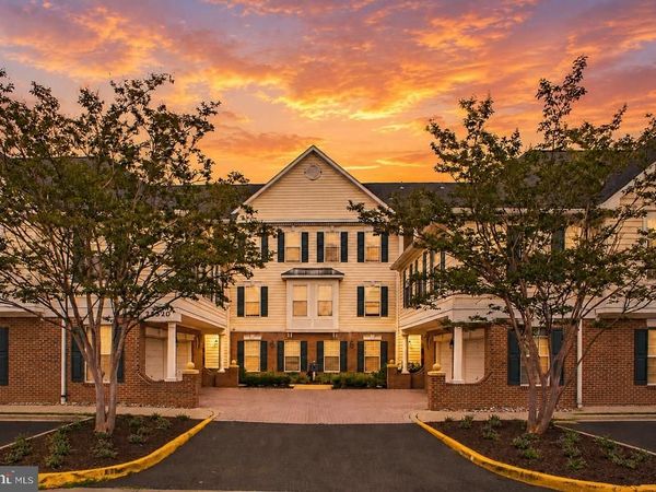 25320 LAKE MIST SQUARE, Unit 103, CHANTILLY, VA 20152