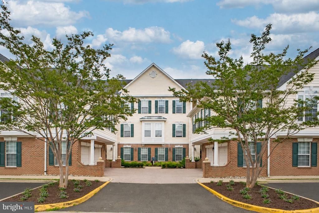 25320 Lake Mist Square , Unit 103, Chantilly, VA 20152 Main Photo