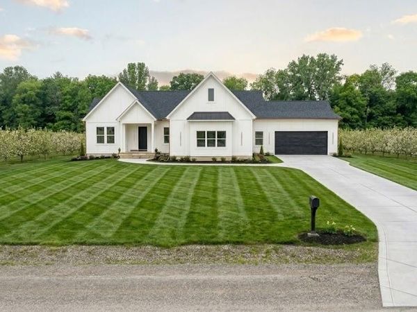 8229 Herrington Avenue, Belmont, MI 49306