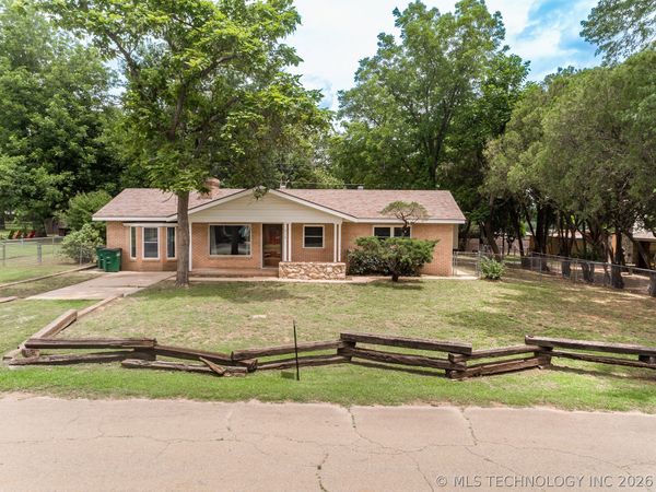 314 SW 3rd , Perkins, OK 74059