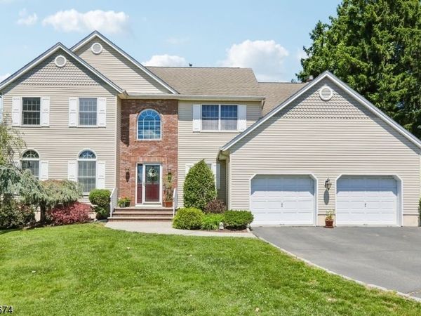 55 Sand Rd, Fairfield, NJ 07004