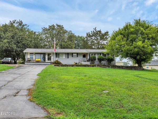 2143 S Shore Acres Rd, Soddy-Daisy, TN 37379