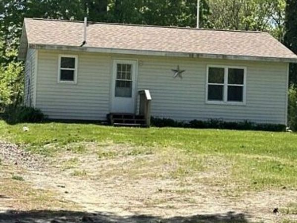 4250 Mud Lake Road, Bellevue, MI 49021