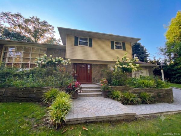 5 Highpoint Drive, Huntington, NY 11743