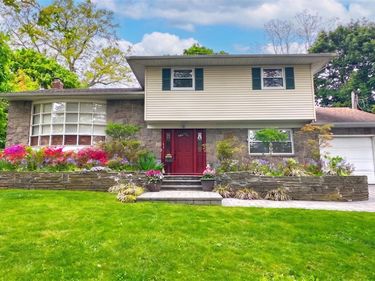 5 Highpoint Drive, Huntington, NY 11743