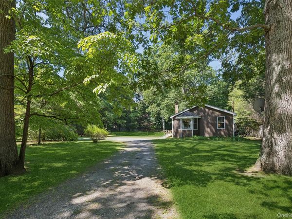 35 Pidgeon Hill Road , Huntington Station, NY 11746