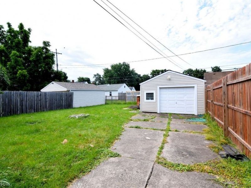 8115 Liberty Avenue, Parma, OH 44129 Photo 22