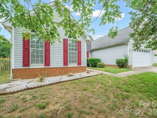 9426 Cantle Drive, Charlotte, NC 28216