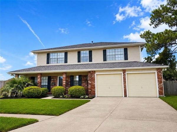 132 LAYBURN Court , Gretna, LA 70056