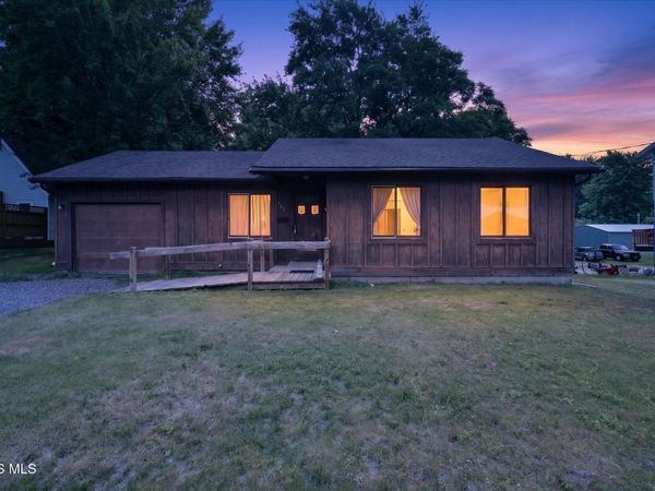 125 Harrison Avenue , Swanton, OH 43558
