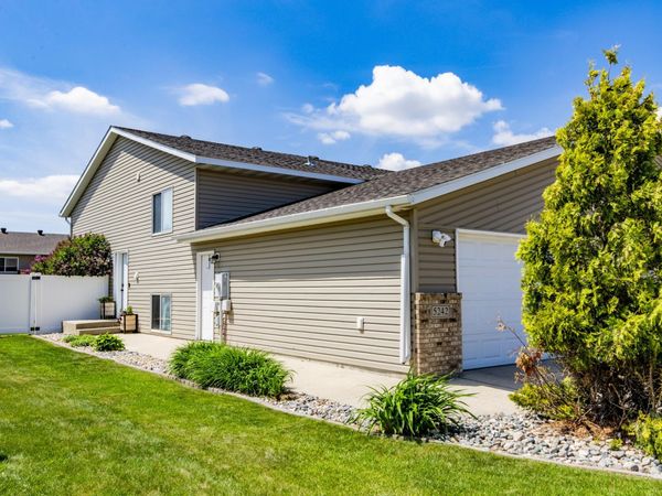 5242 49th Avenue S, Fargo, ND 58104