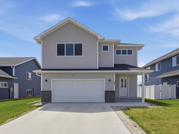 2506 Fulton Loop S, Fargo, ND 58104
